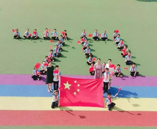 李湘辟谣1560元出售二手毛巾:“我有必要拿个二手毛巾卖吗?”